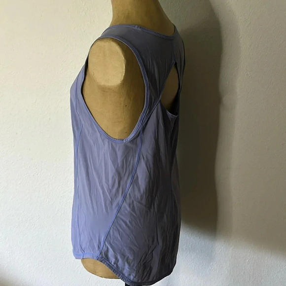 Lululemon Sculpt tank top size 4 Light blue color great pre owned condition. - Picture 2 of 8
